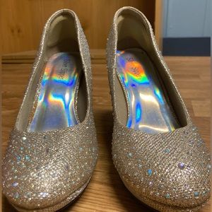 Silver Slipper Heels. Size 8 Womens. Gold with sequence.